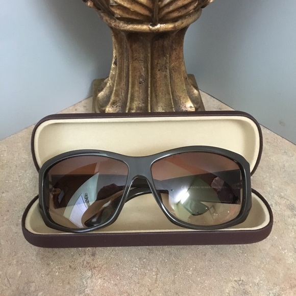 GUCCI Accessories - GUCCI SUNGLASSES WITH LOGO ON EACH STEM IN BROWN